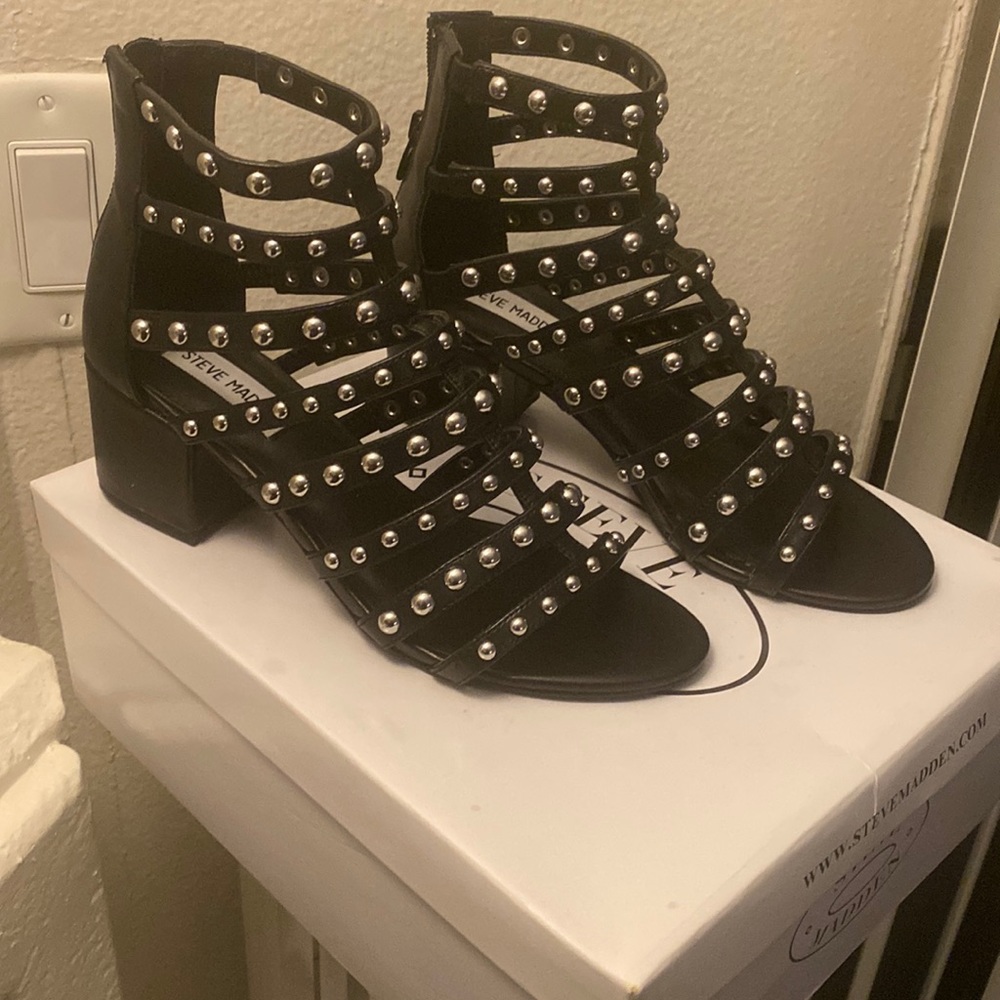New! Steve Madden sandals